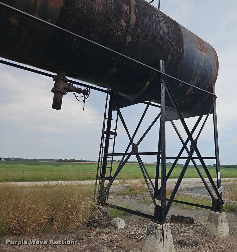 image for item EB8284 Asphalt storage tank