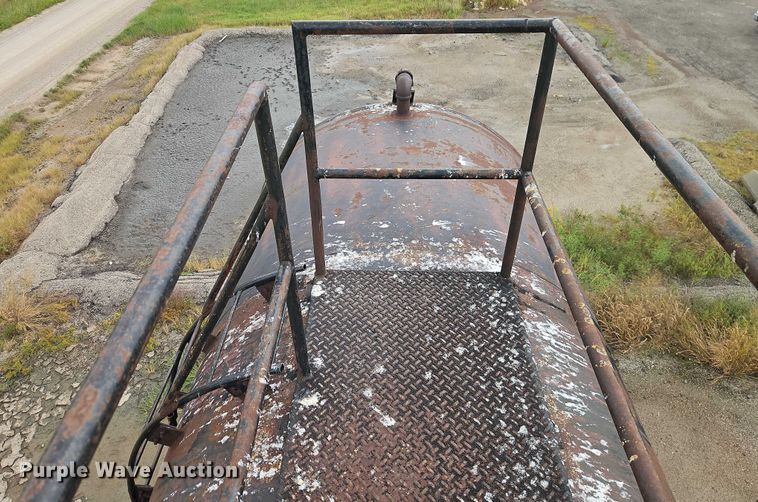 image for item EB8284 Asphalt storage tank