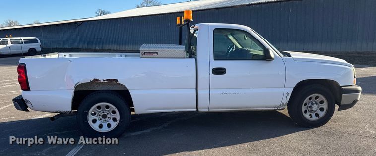 image for item EP2921 2006 Chevrolet Silverado 1500 pickup truck