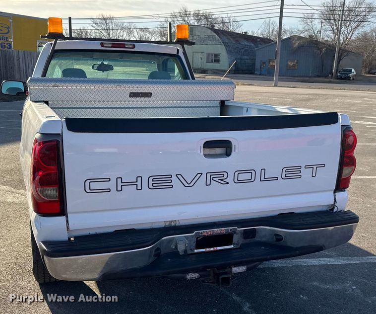 image for item EP2921 2006 Chevrolet Silverado 1500 pickup truck