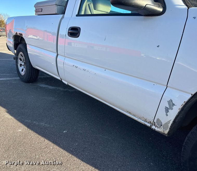 image for item EP2921 2006 Chevrolet Silverado 1500 pickup truck