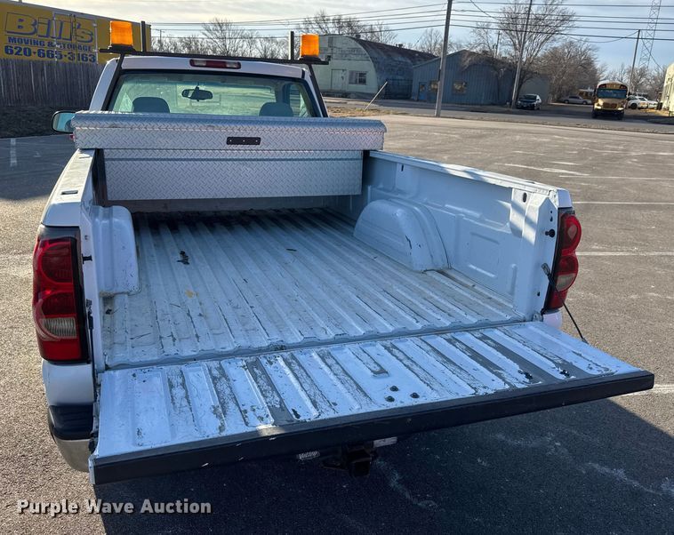 image for item EP2921 2006 Chevrolet Silverado 1500 pickup truck
