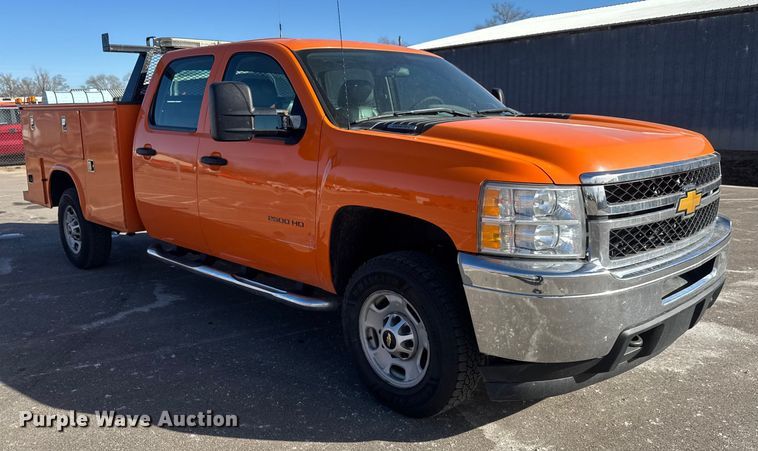 image for item EP2926 2012 Chevrolet Silverado 2500HD Crew Cab utility bed pickup truck