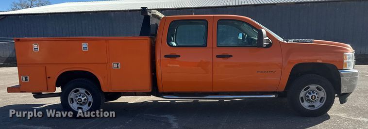 image for item EP2926 2012 Chevrolet Silverado 2500HD Crew Cab utility bed pickup truck