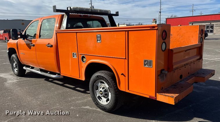 image for item EP2926 2012 Chevrolet Silverado 2500HD Crew Cab utility bed pickup truck