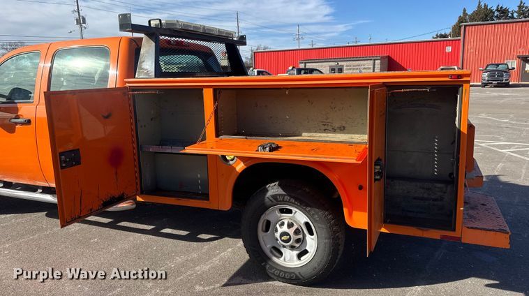 image for item EP2926 2012 Chevrolet Silverado 2500HD Crew Cab utility bed pickup truck