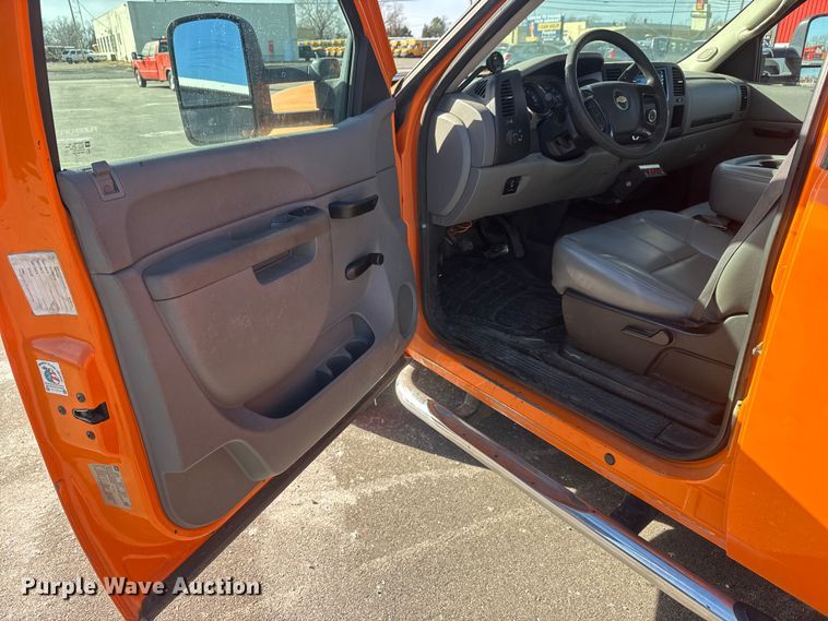 image for item EP2926 2012 Chevrolet Silverado 2500HD Crew Cab utility bed pickup truck