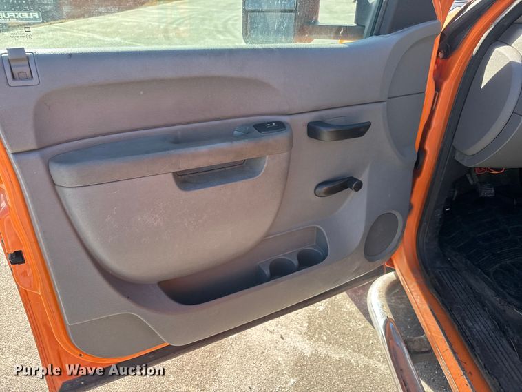 image for item EP2926 2012 Chevrolet Silverado 2500HD Crew Cab utility bed pickup truck