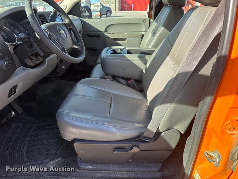 image for item EP2926 2012 Chevrolet Silverado 2500HD Crew Cab utility bed pickup truck