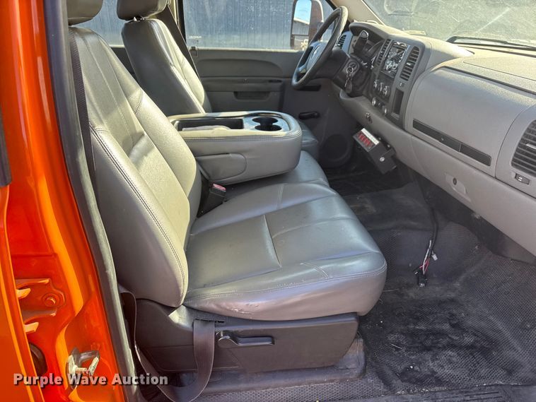 image for item EP2926 2012 Chevrolet Silverado 2500HD Crew Cab utility bed pickup truck