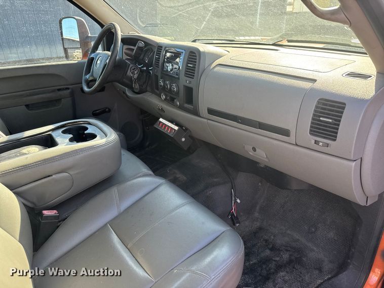 image for item EP2926 2012 Chevrolet Silverado 2500HD Crew Cab utility bed pickup truck