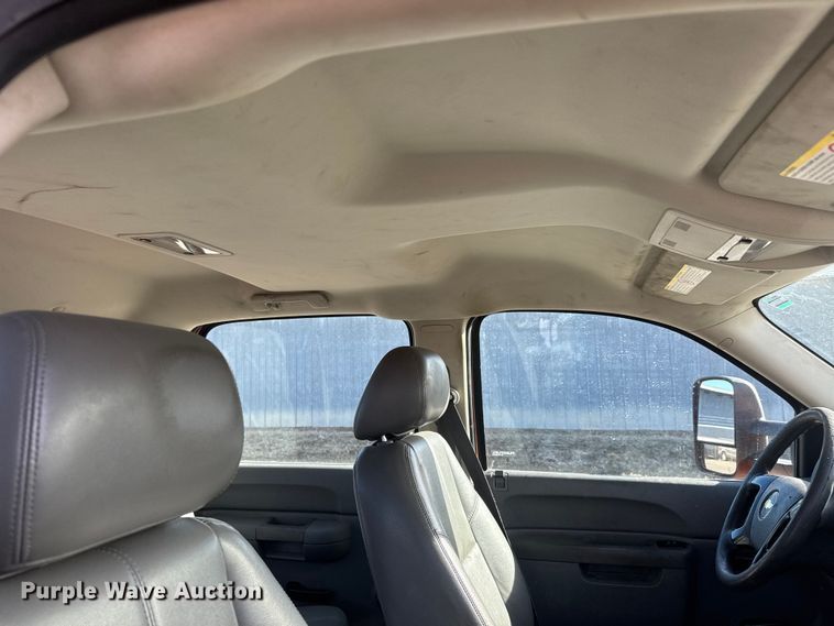 image for item EP2926 2012 Chevrolet Silverado 2500HD Crew Cab utility bed pickup truck