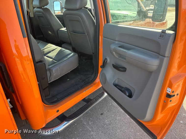 image for item EP2926 2012 Chevrolet Silverado 2500HD Crew Cab utility bed pickup truck