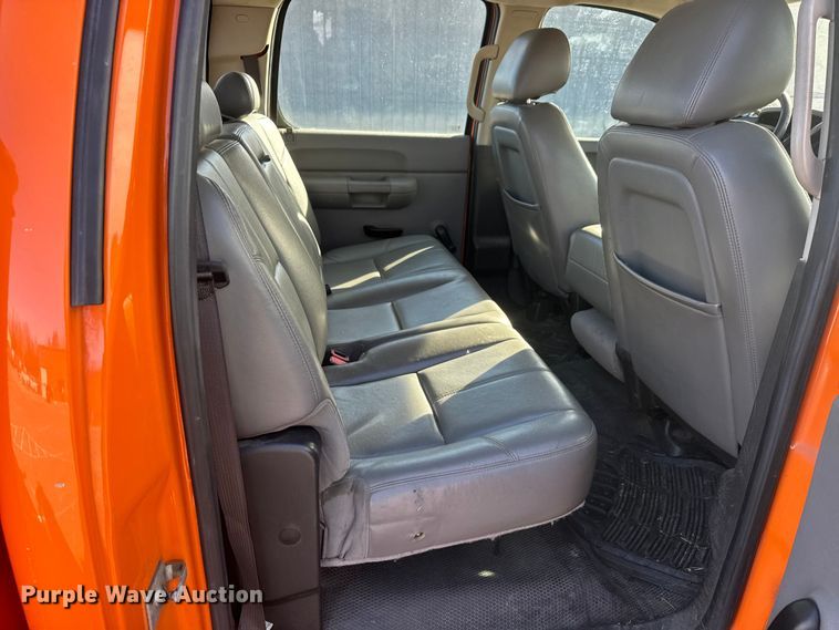 image for item EP2926 2012 Chevrolet Silverado 2500HD Crew Cab utility bed pickup truck