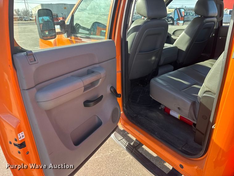 image for item EP2926 2012 Chevrolet Silverado 2500HD Crew Cab utility bed pickup truck