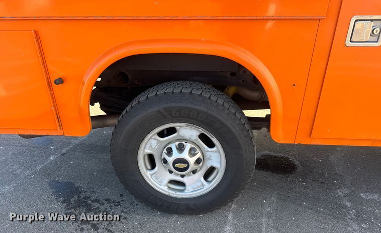 image for item EP2926 2012 Chevrolet Silverado 2500HD Crew Cab utility bed pickup truck