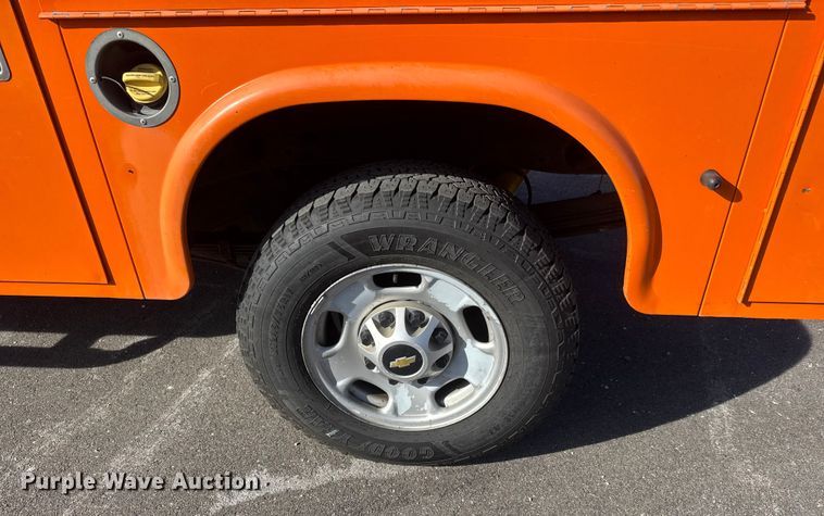 image for item EP2926 2012 Chevrolet Silverado 2500HD Crew Cab utility bed pickup truck