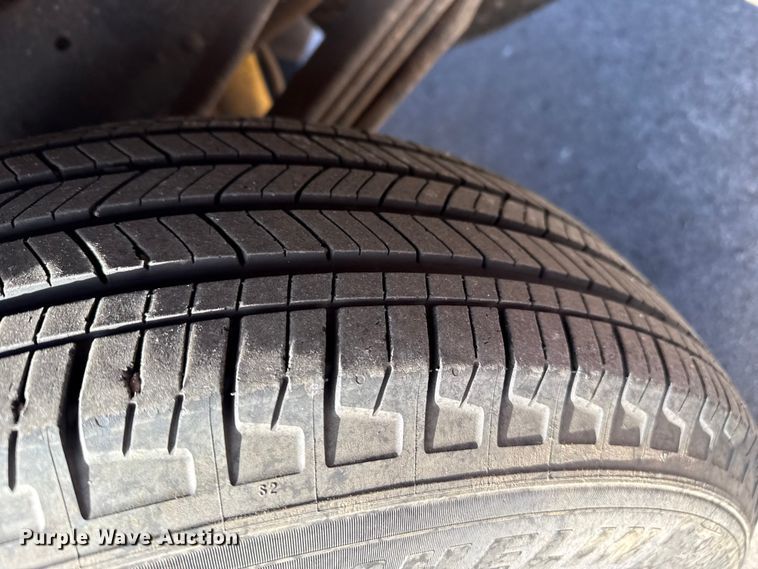 image for item EP2927 2011 Ford F250 Super Duty Crew Cab utility bed pickup truck