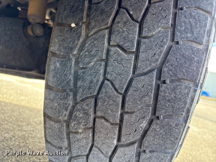 image for item EP2928 2011 Ford F250 Super Duty Crew Cab utility bed pickup truck