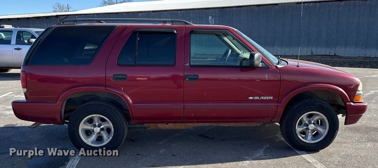 image for item EP2929 2002 Chevrolet Blazer SUV