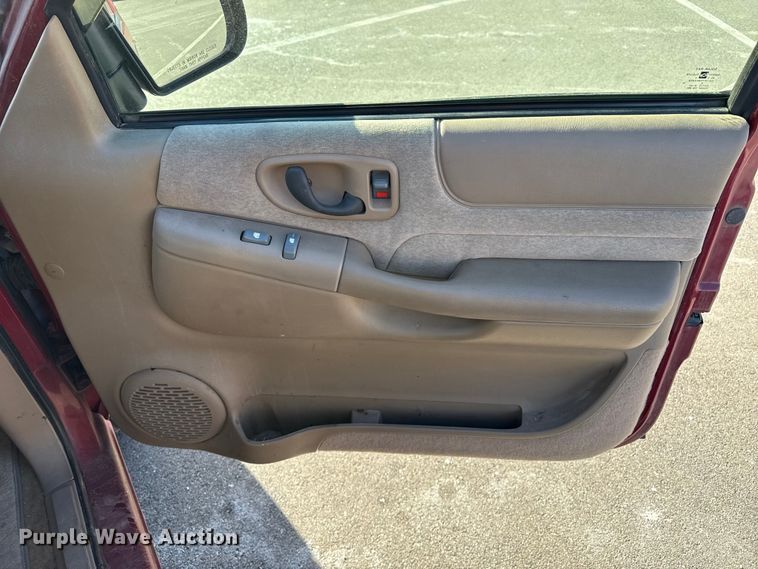 image for item EP2929 2002 Chevrolet Blazer SUV