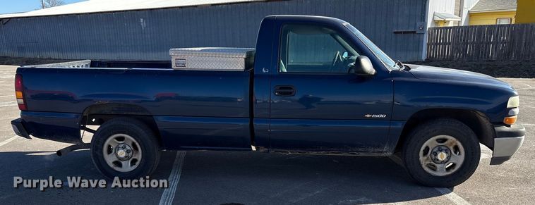image for item EP2933 2002 Chevrolet Silverado 1500 pickup truck