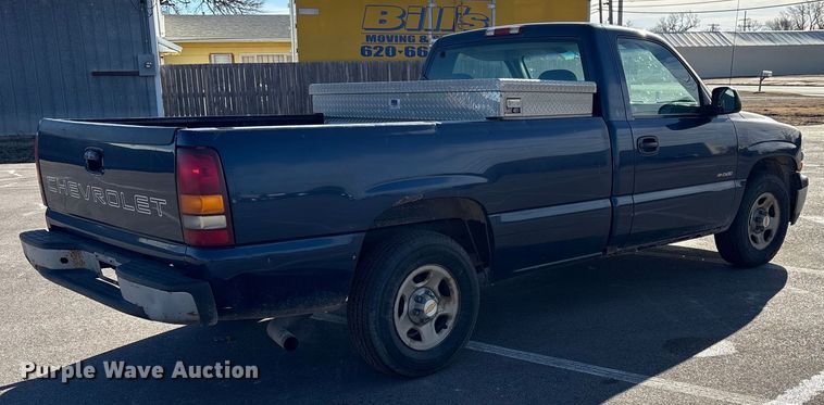 image for item EP2933 2002 Chevrolet Silverado 1500 pickup truck