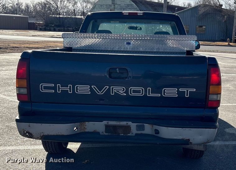 image for item EP2933 2002 Chevrolet Silverado 1500 pickup truck
