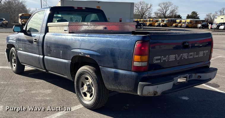 image for item EP2933 2002 Chevrolet Silverado 1500 pickup truck