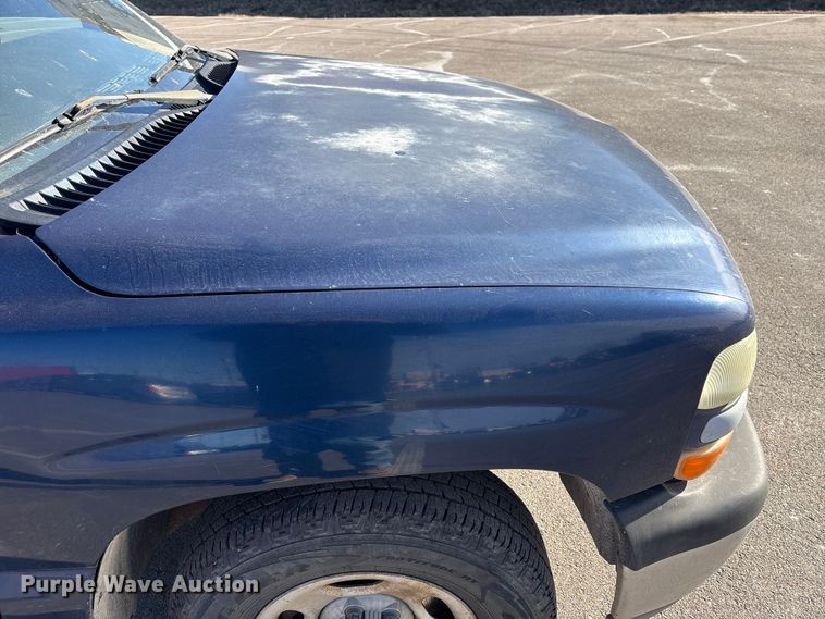 image for item EP2933 2002 Chevrolet Silverado 1500 pickup truck