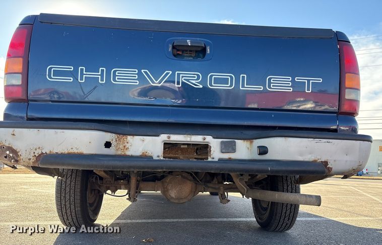 image for item EP2933 2002 Chevrolet Silverado 1500 pickup truck