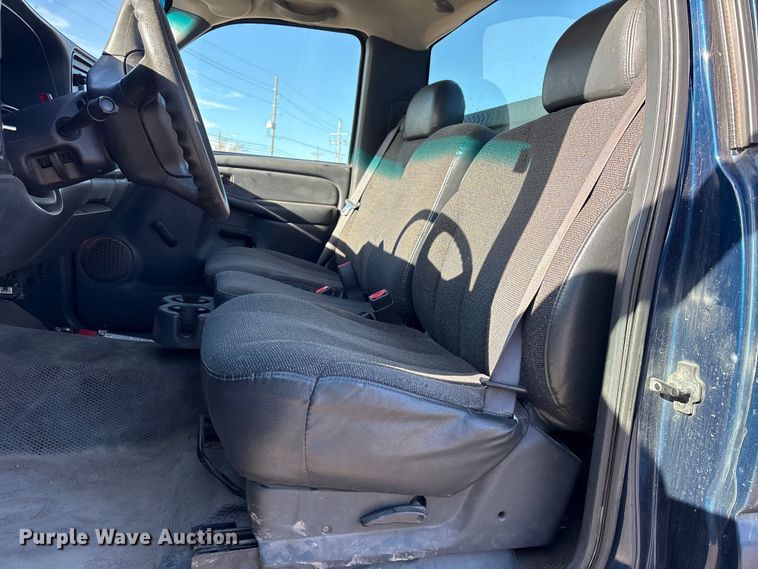 image for item EP2933 2002 Chevrolet Silverado 1500 pickup truck