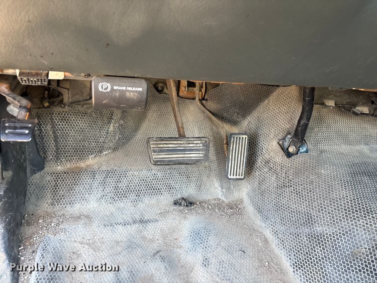 image for item EP2933 2002 Chevrolet Silverado 1500 pickup truck