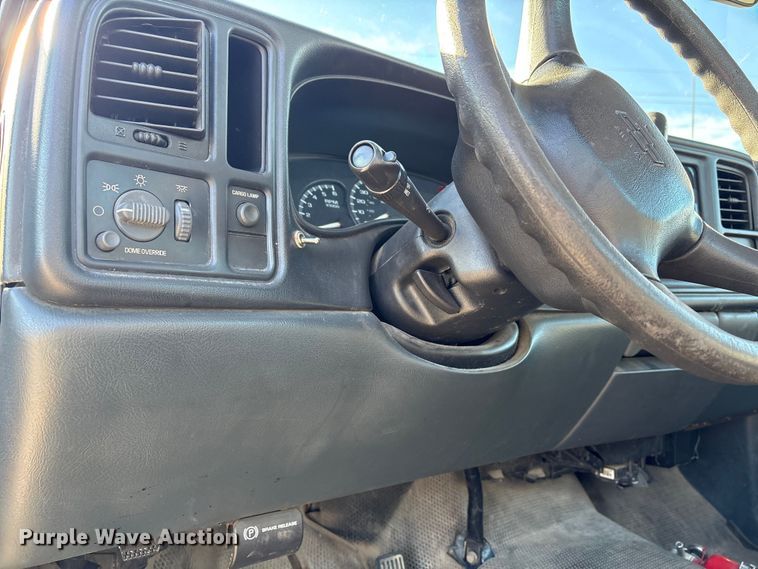 image for item EP2933 2002 Chevrolet Silverado 1500 pickup truck