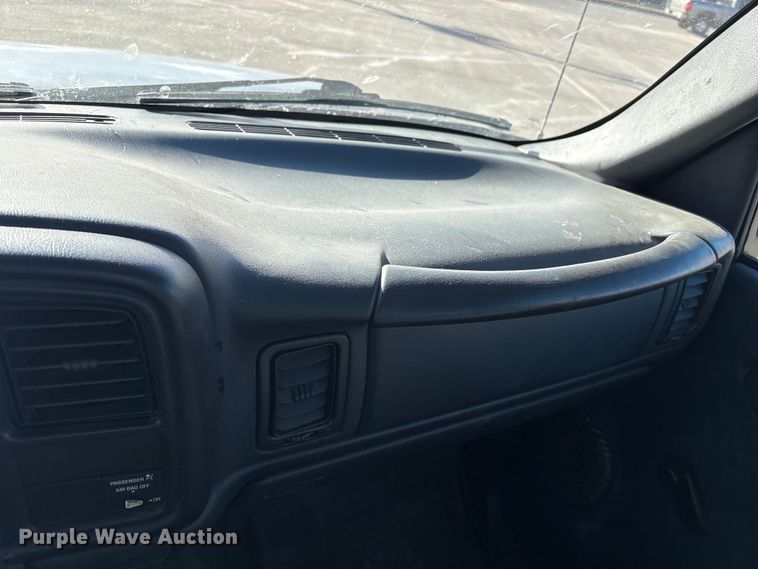 image for item EP2933 2002 Chevrolet Silverado 1500 pickup truck