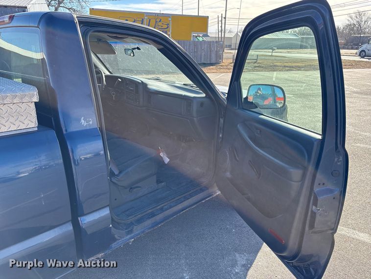 image for item EP2933 2002 Chevrolet Silverado 1500 pickup truck