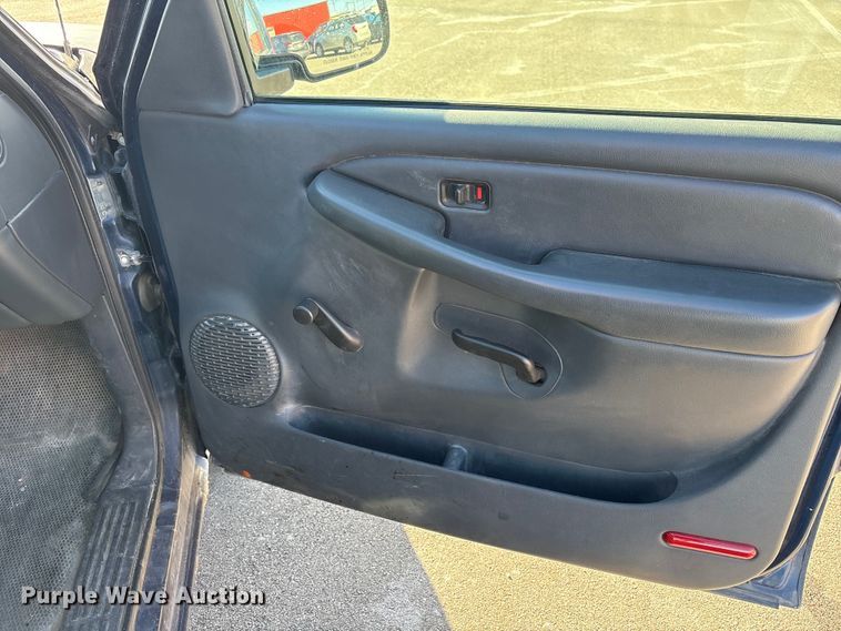 image for item EP2933 2002 Chevrolet Silverado 1500 pickup truck