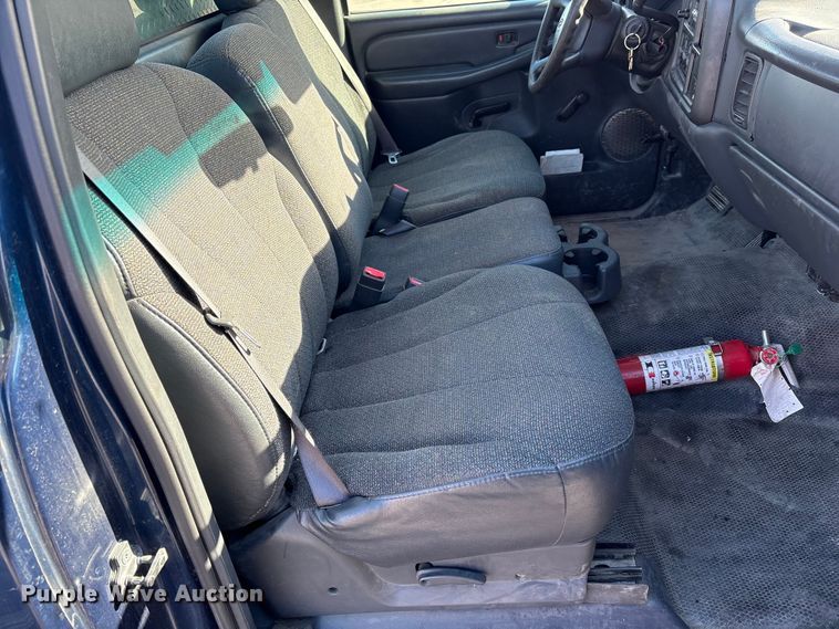 image for item EP2933 2002 Chevrolet Silverado 1500 pickup truck