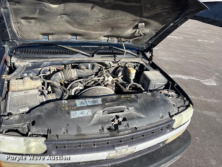 image for item EP2933 2002 Chevrolet Silverado 1500 pickup truck