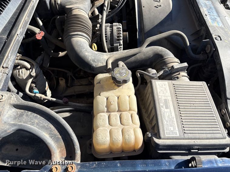 image for item EP2933 2002 Chevrolet Silverado 1500 pickup truck