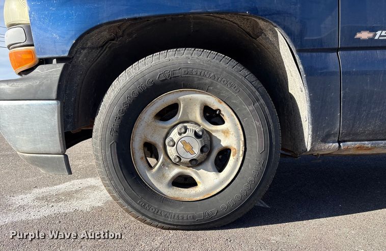 image for item EP2933 2002 Chevrolet Silverado 1500 pickup truck