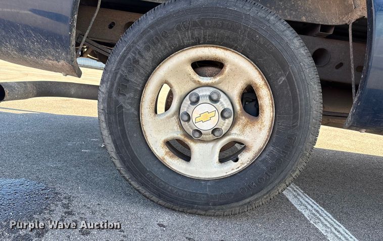 image for item EP2933 2002 Chevrolet Silverado 1500 pickup truck