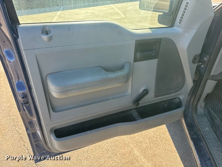 image for item EP2935 2007 Ford F150 Ext. Cab pickup truck