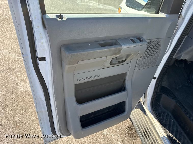 image for item EP2938 2009 Ford E350 van
