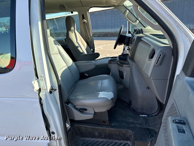 image for item EP2938 2009 Ford E350 van