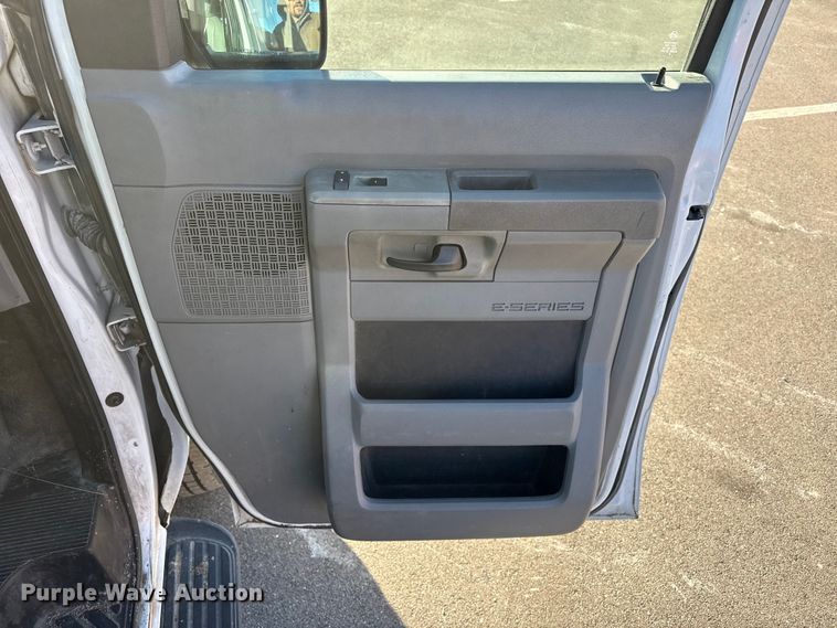 image for item EP2938 2009 Ford E350 van