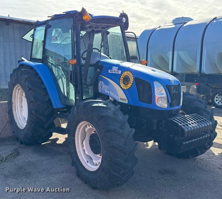 image for item EP2942 2011 New Holland T5070 MFWD tractor