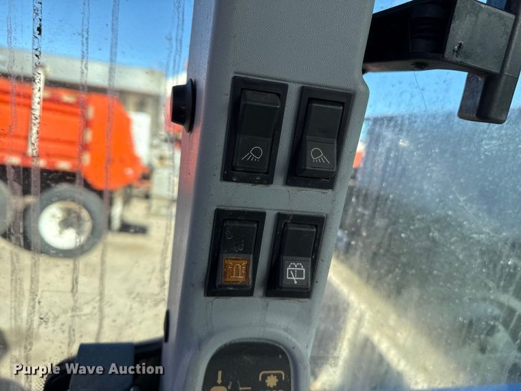 image for item EP2942 2011 New Holland T5070 MFWD tractor