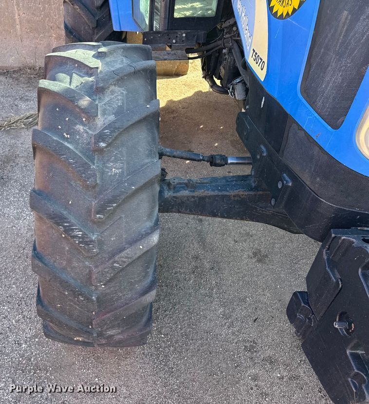 image for item EP2942 2011 New Holland T5070 MFWD tractor