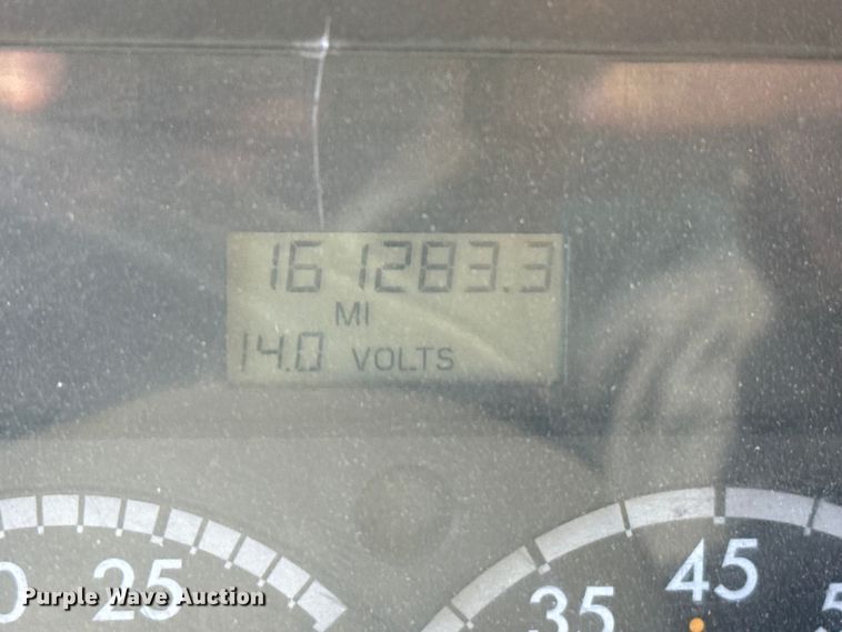 image for item EP2943 2009 Sterling L7500 Series dump truck